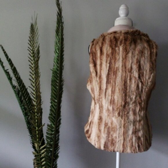 Calvin Klein brown and tan faux fur reversible quilted vest - Picture 2 of 7